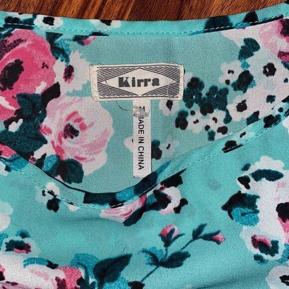 4 For $50 🎃Kirra Floral Tank Size Medium - Picture 2 of 4